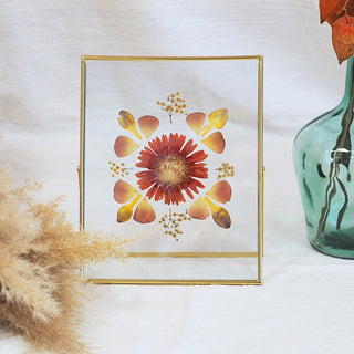 Tableau herbier doré en vraies fleurs et feuilles d'Auvergne, couleurs automnales - cadre fleurs