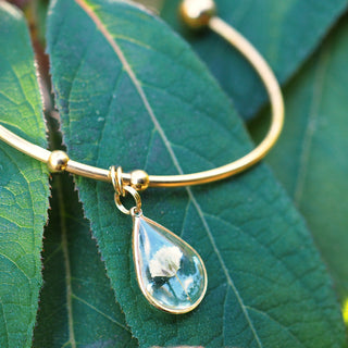 Bijou fleur - Bracelet jonc doré avec une fleur de gypsophile - bijoux vraies fleurs à Clermont-ferrand