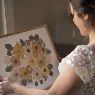 upcycling de bouquet de mariée en tableau herbier cadre personnalisé avec les fleurs de mon mariage