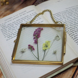 Mini cadre herbier en fleurs d'Auvergne entre deux verre doré - cadre fleurs