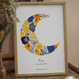 Tableau herbier vraies fleurs forme personnalisable motif lune en fleurs séchées d'Auvergne - cadre fleurs