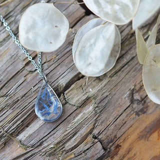 Collier en acier inoxydable avec inclusion de fleurs de bleuet - collier fleur