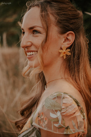 Boucles d'oreilles en vraies fleurs de jonquilles jaunes