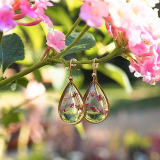 Boucles d'oreilles petites gouttes dorées en vraies fleurs d'alysse - Clermont